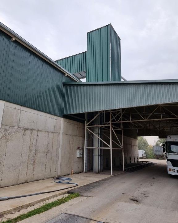 Nadstrešnica i obloga industrijskog objekta