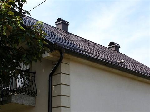 Porodična kuća sa krovom od crep lima